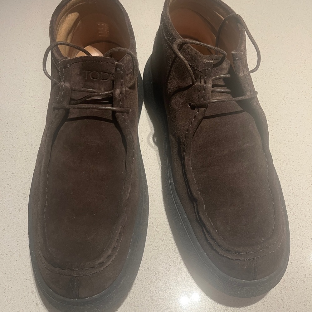 Tod's Men's
Burlotto Gommino Lace-Up Dark Brown Chukka Boots